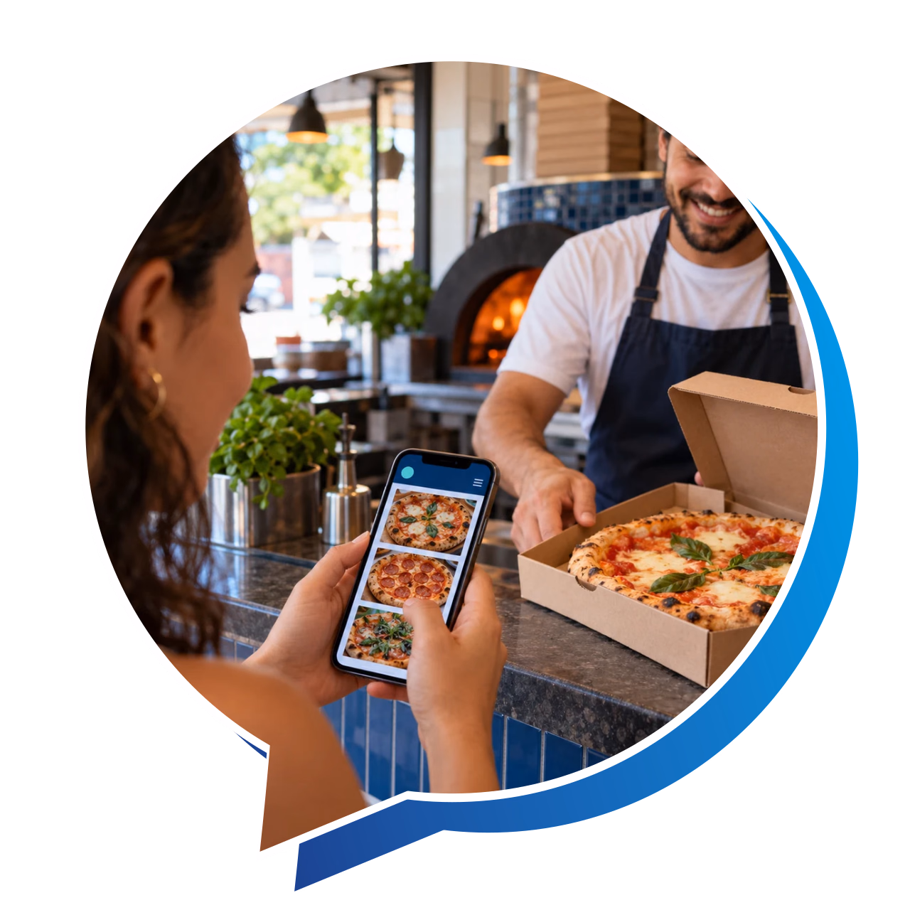 Cena ilustrativa: Cliente consultando um cardápio pelo celular em uma pizzaria.